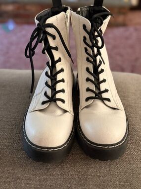 Sincerely Jules White Lace-Up Platform Combat Boots with Black Laces